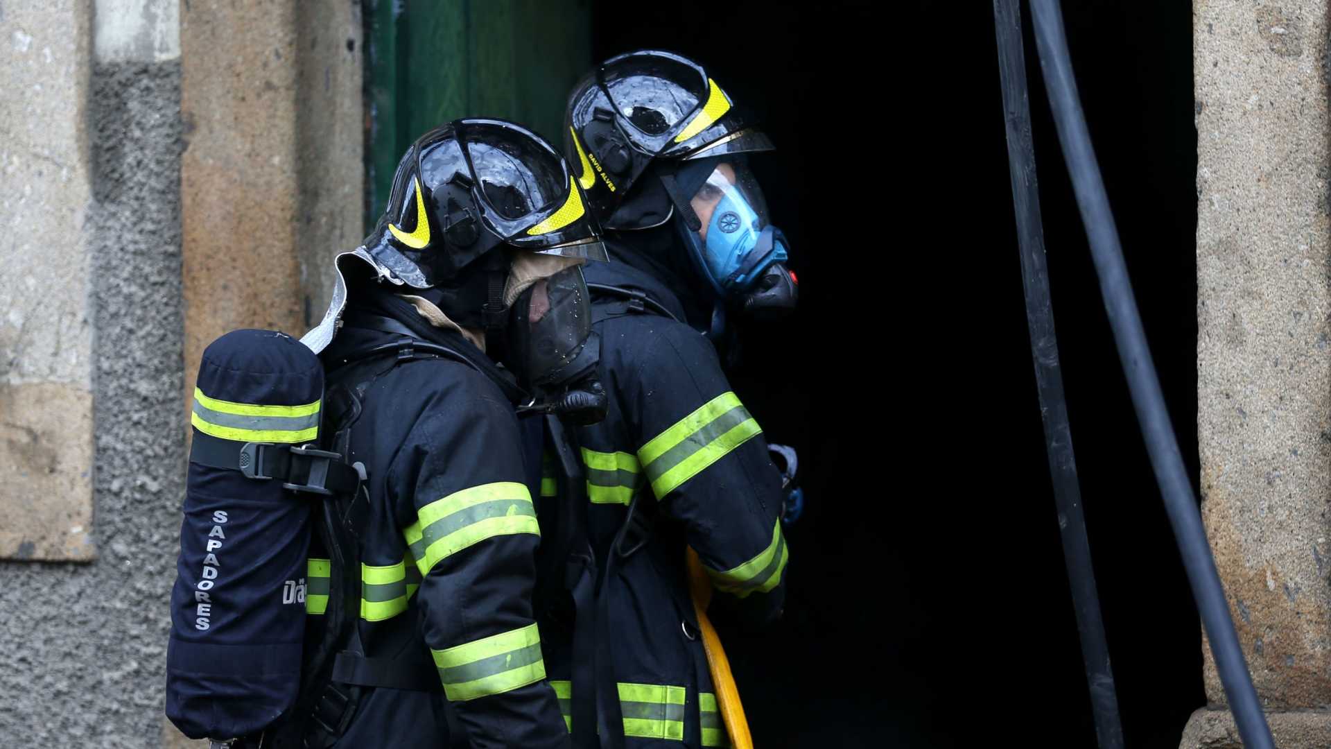 Dois trabalhadores morrem por inalação de monóxido de carbono no Porto