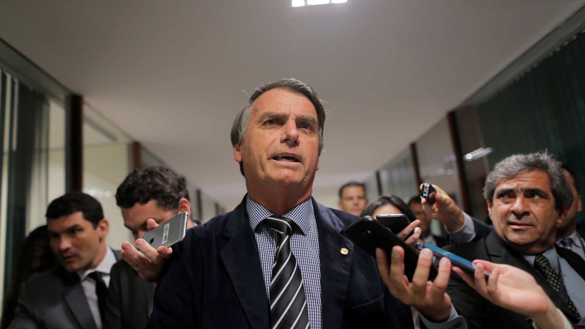 Funcionária que enviou WhatsApp na campanha de Bolsonaro ganha cargo