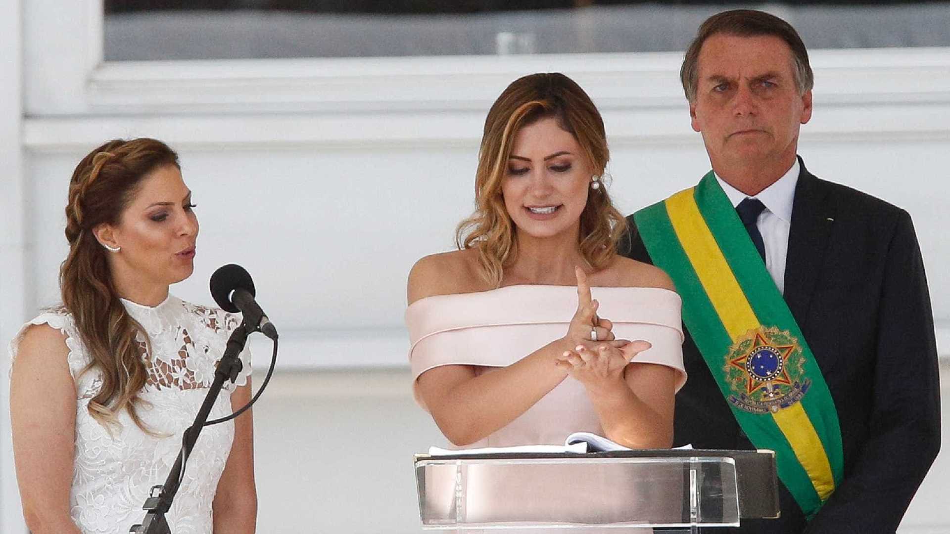 Discurso da primeira-dama em Libras ajuda na inclusão, dizem surdos