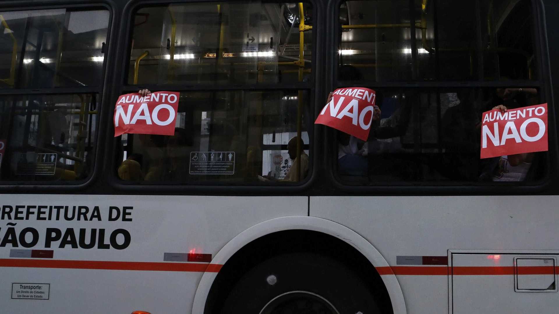 Manifestantes protestam em SP contra aumento da tarifa de transporte
