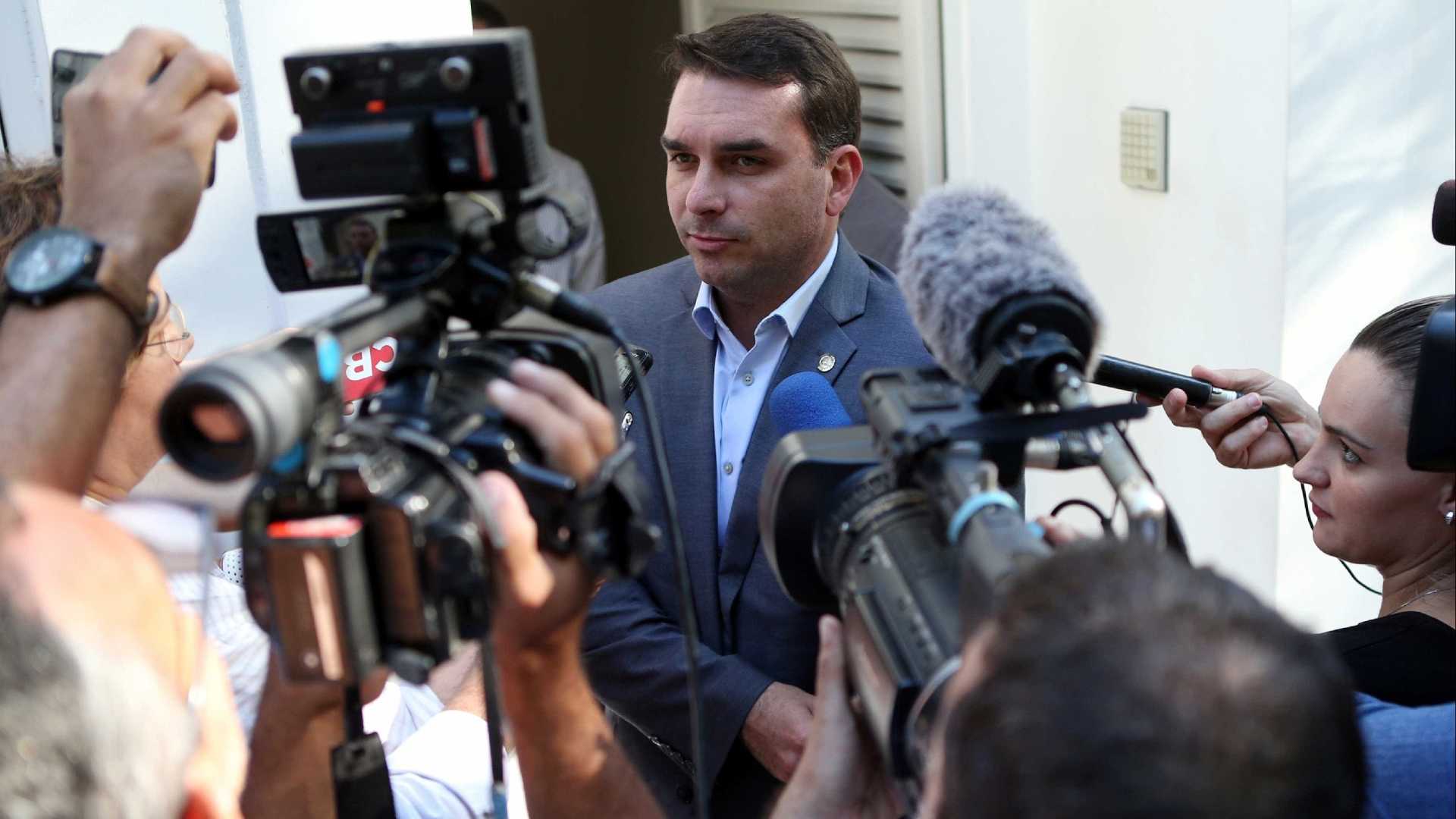 Flávio Bolsonaro diz que teve sigilo bancário quebrado de forma ilegal