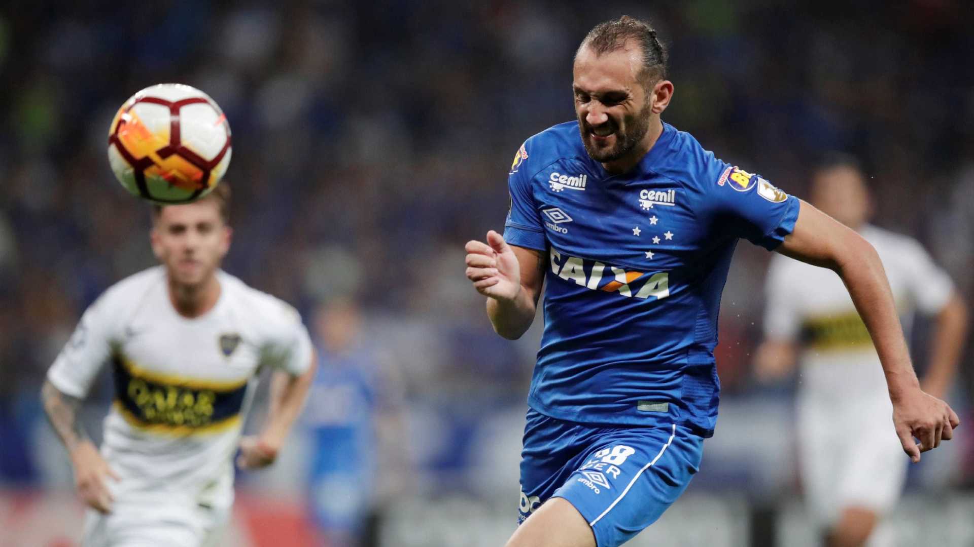 Cruzeiro chega a acordo com Barcos e rescinde contrato do atacante