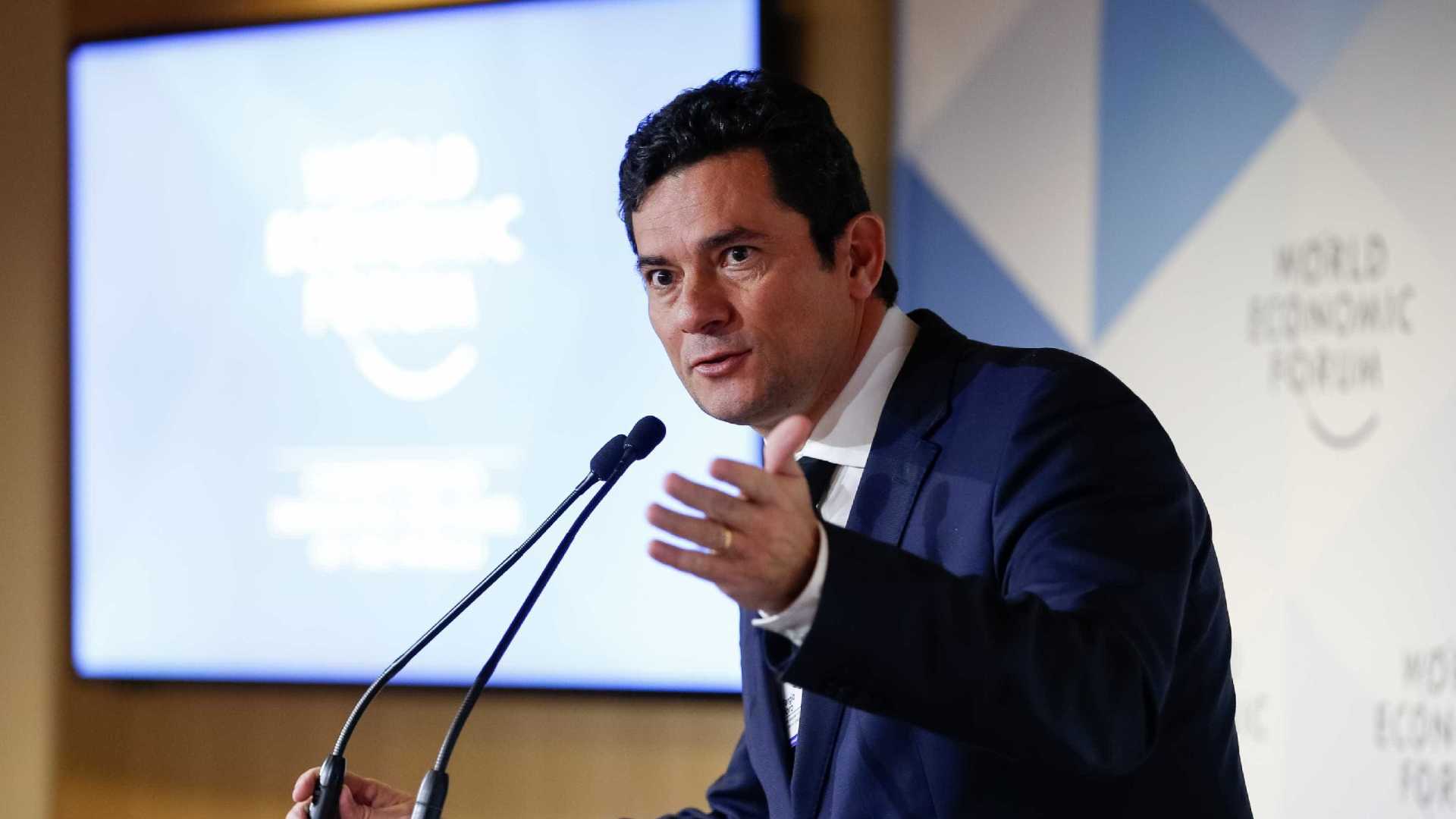 Moro diz que governo não vai interferir no caso Flávio Bolsonaro