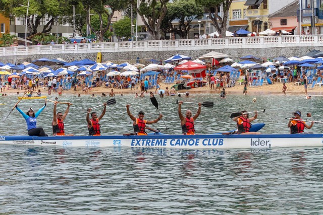 Projeto ‘Sou Verão’ oferece atividades gratuitas como stand up paddle e canoa havaiana nas praias da Barra e São Tomé de Paripe
