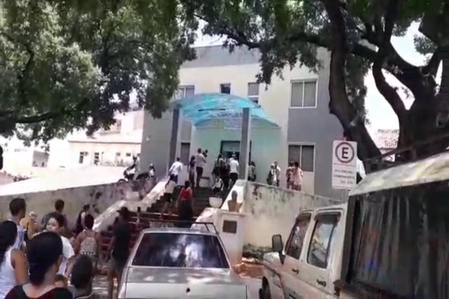 Hospital São Lucas: Morte de jovem causa revolta pela população. Veja o vídeo