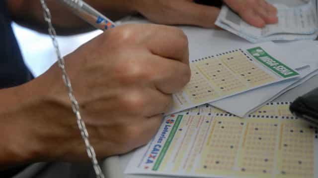 Mega-Sena pode pagar prêmio de R$ 37 milhões neste sábado