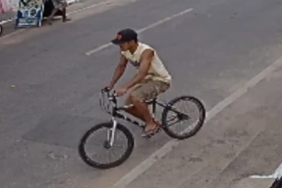 Homem em bicicleta assalta loja no bairro Tiradentes em Juazeiro do Norte-CE; veja vídeo: