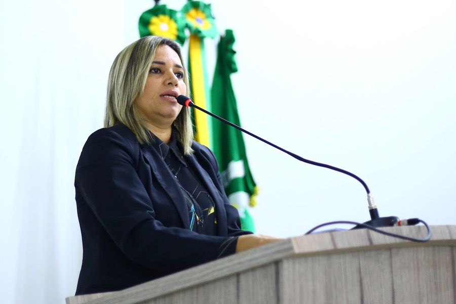 Várzea Alegre: Vereadora Dra. Luciana Rolim pede CPI para apurar construção de banheiros no Canindezinho