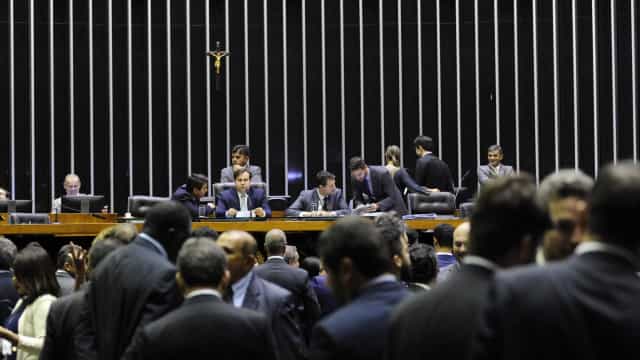 Câmara derruba decreto assinado por Mourão sobre sigilo de documentos