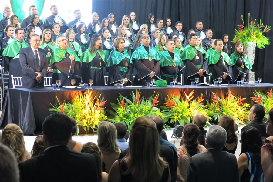 Estácio de Juazeiro do Norte realiza colação de grau para mais de 80 alunos