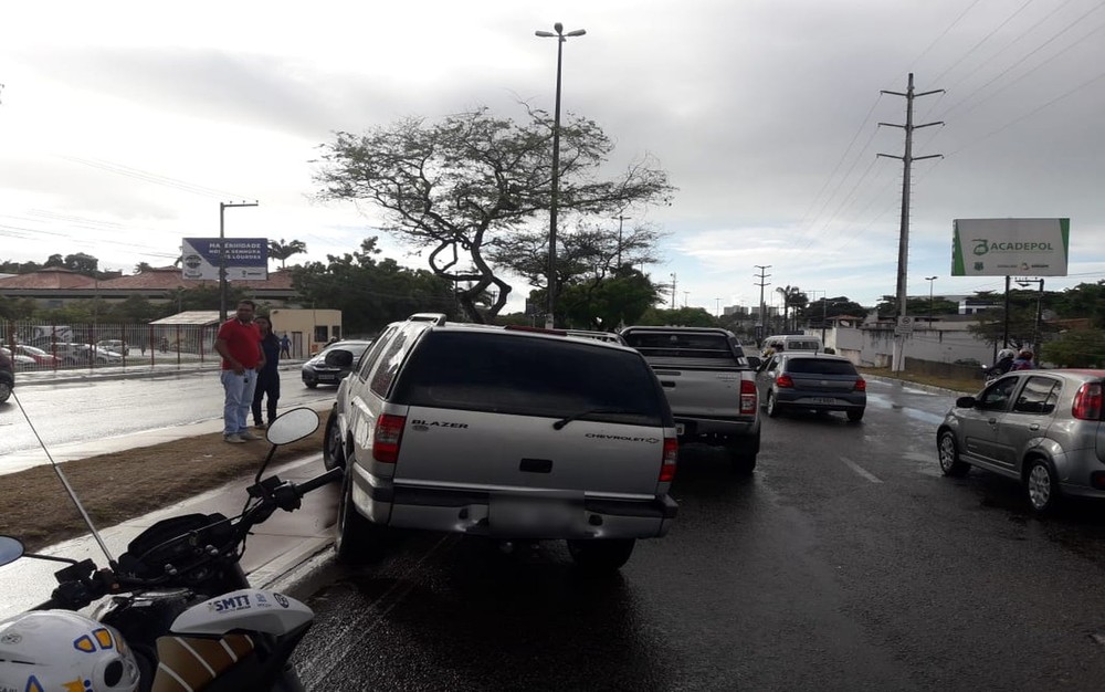 Chuva desta quinta-feira provoca acidentes em dois pontos da capital