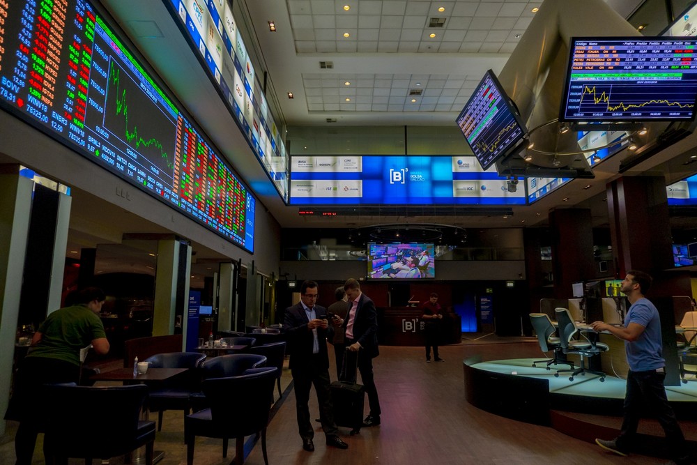 Bovespa opera em alta com eleições no Congresso no radar