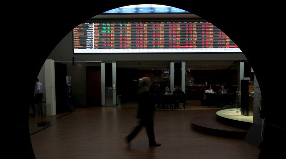 Bovespa passa a cair nesta segunda-feira