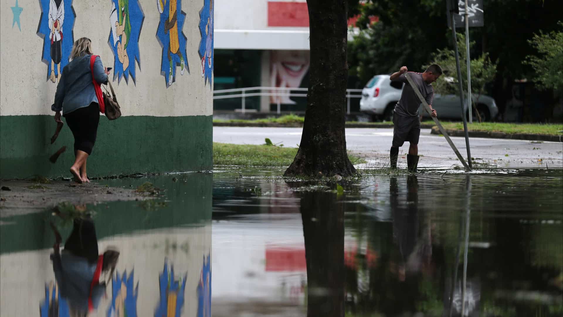 Com previsão de nova chuva forte nos próximos dias, Rio cancela aulas