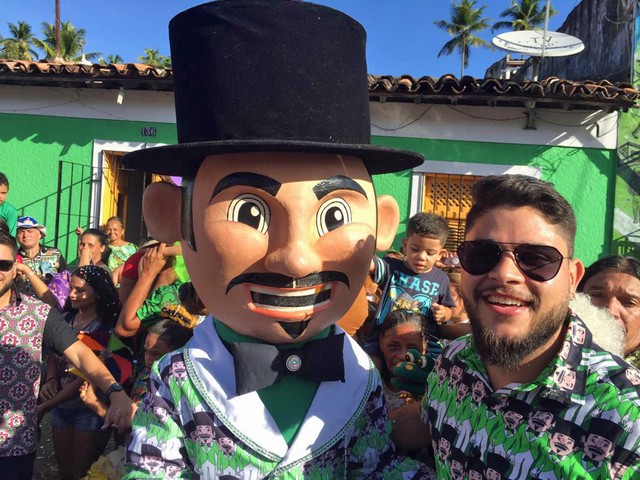 Calunguinha na Folia encanta crianças com versão mirim do Homem da Meia-Noite em Olinda
