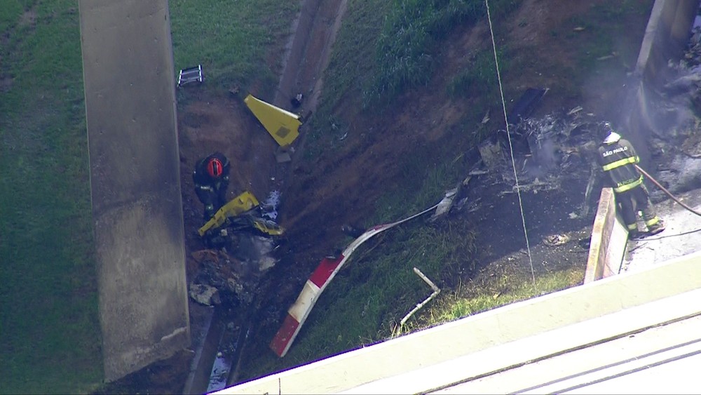 Helicóptero cai no Rodoanel, diz Corpo de Bombeiros