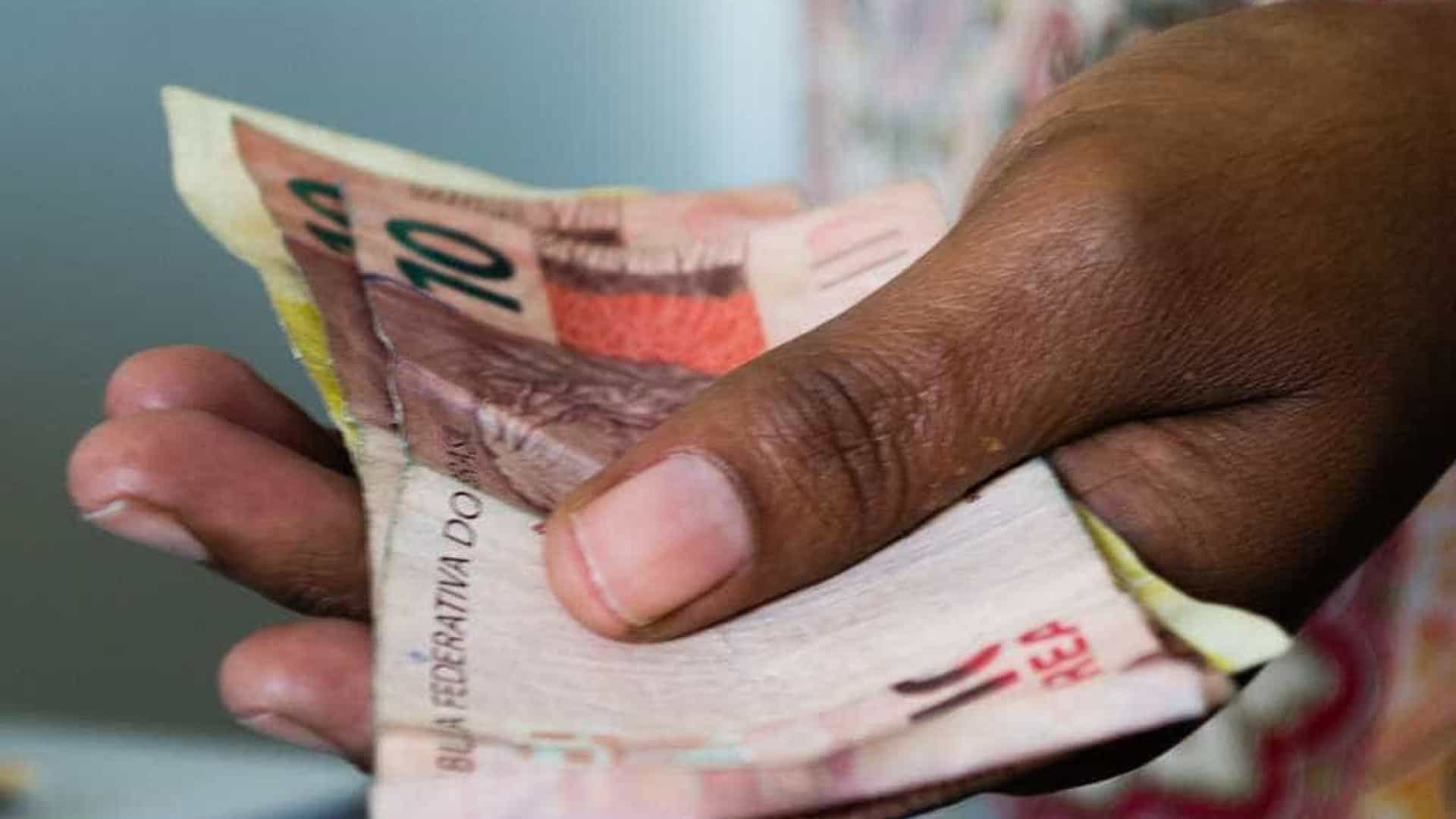 IPCA para 2019 permanece em 3,87% e para 2020 segue em 4,00%