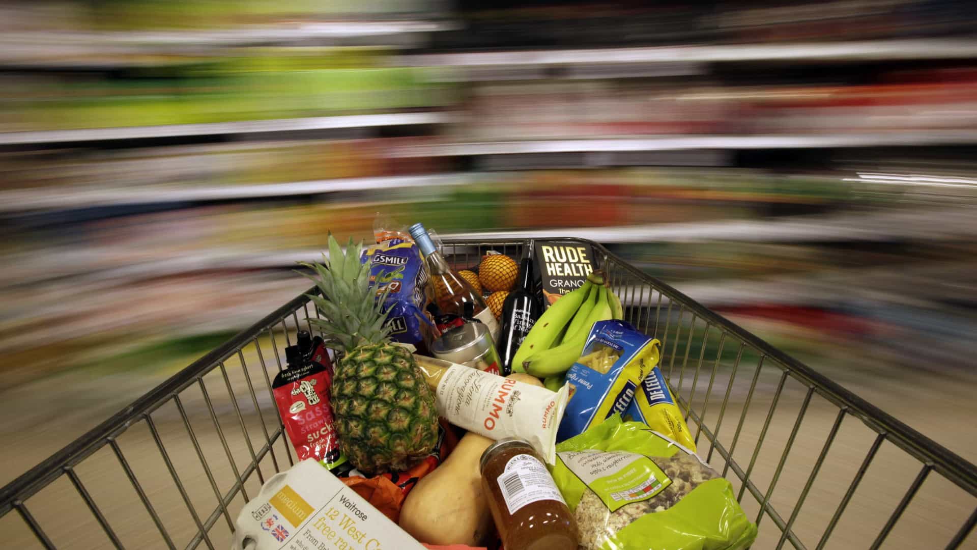 Inflação em janeiro tem alta de 0,32%, puxada por alimentos e bebidas