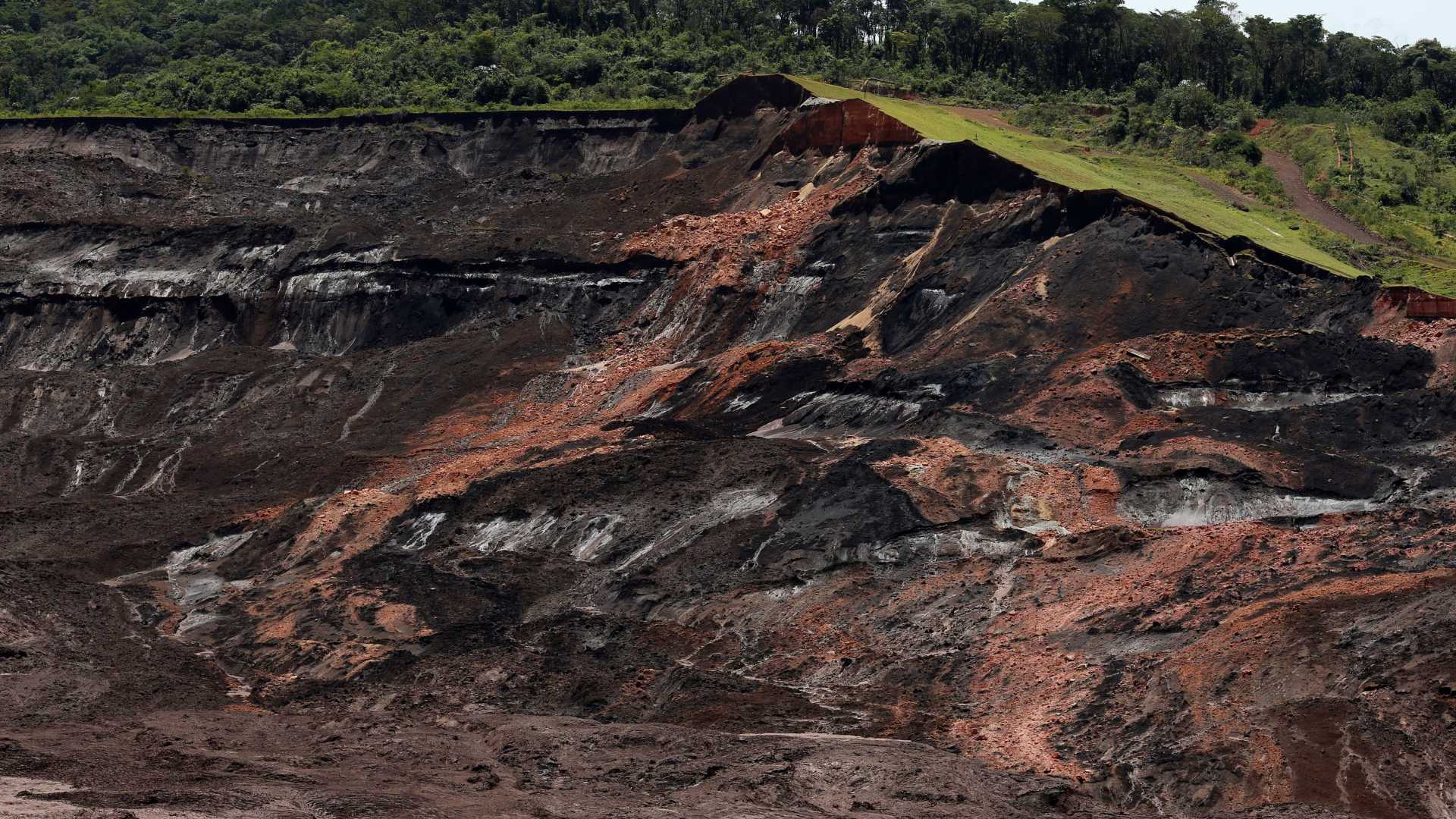 Número de mortes confirmadas em Brumadinho sobe para 115