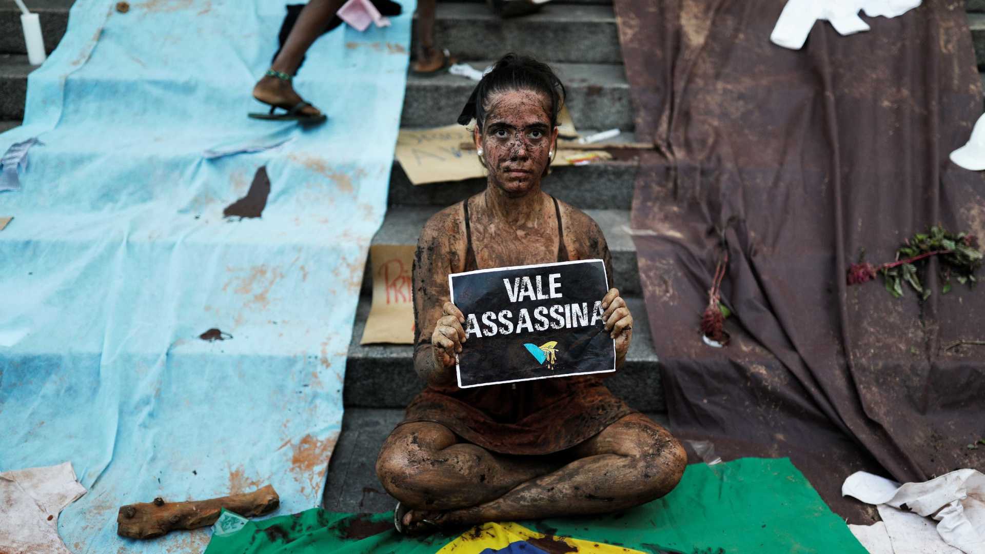 Pela segunda vez, manifestantes protestam em frente à sede da Vale