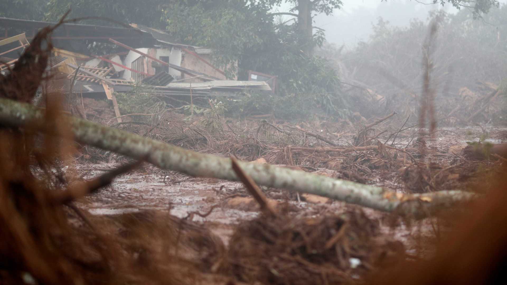 Brumadinho: bombeiros suspendem buscas devido à chuva