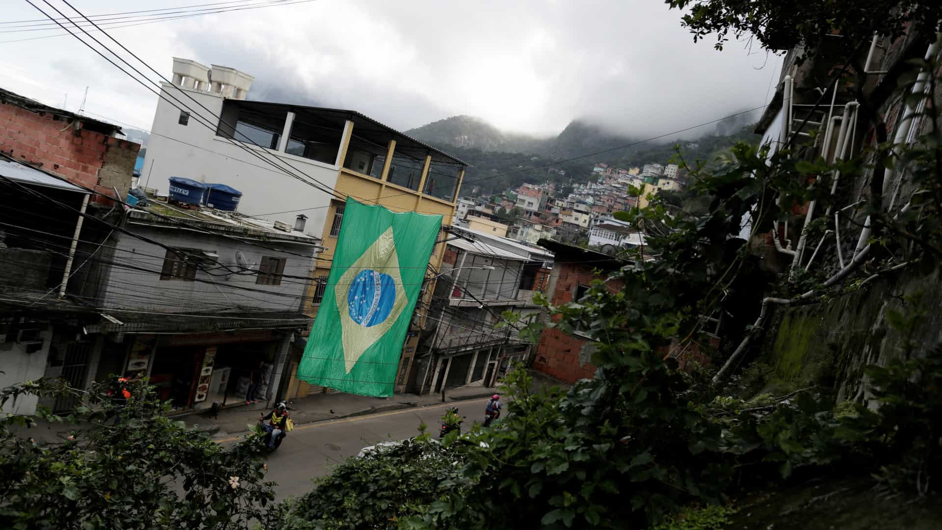 Filho relata tentativa de socorrer a mãe durante temporal no Rio