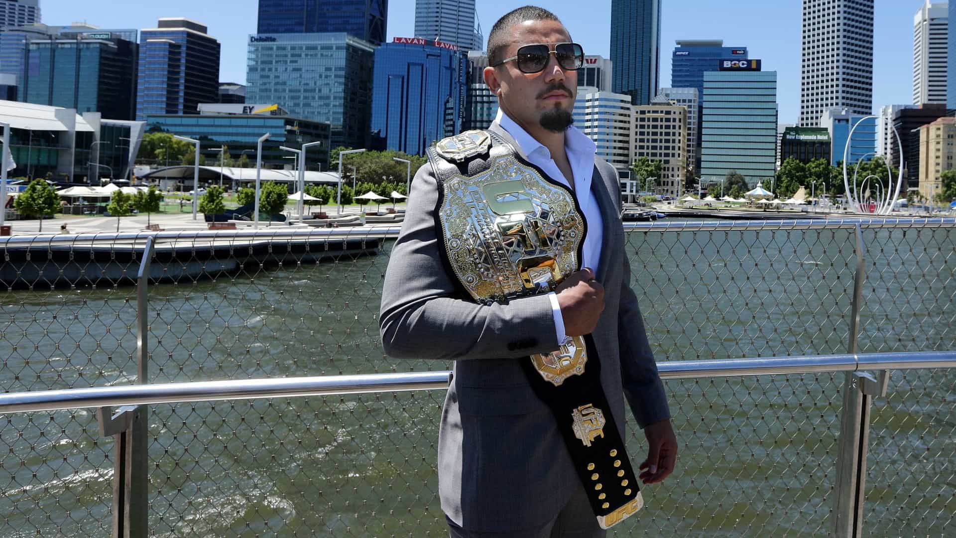 Whittaker está fora do UFC 234, e Anderson Silva fará luta principal