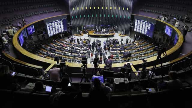 Partidários de Bolsonaro inflam reação ao Supremo Tribunal Federal