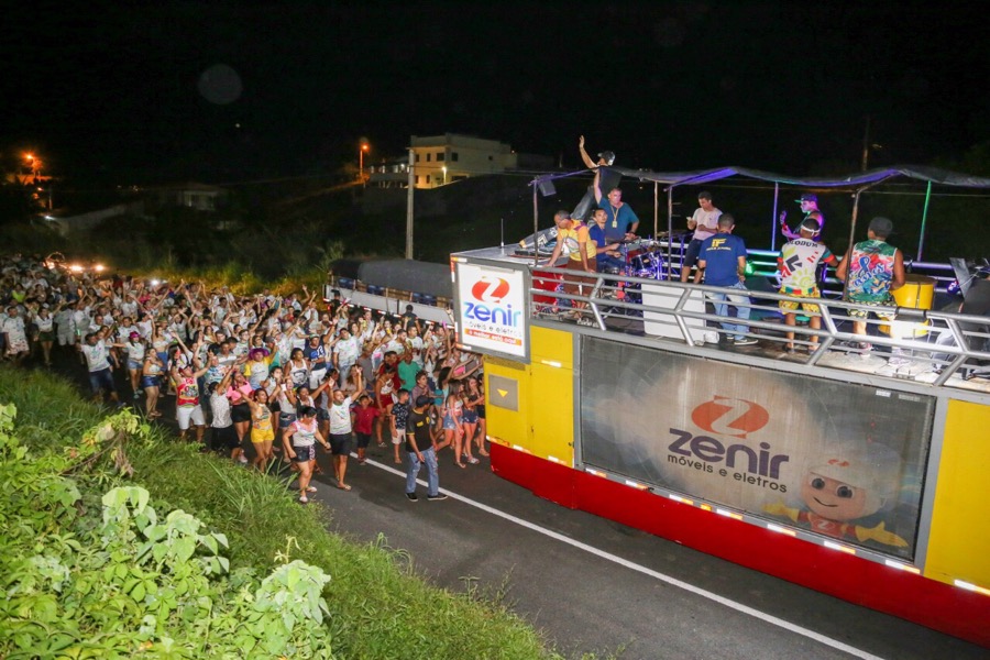 Blocão da Mocidade Independente do Sanharol arrastou uma multidão em Várzea Alegre-CE