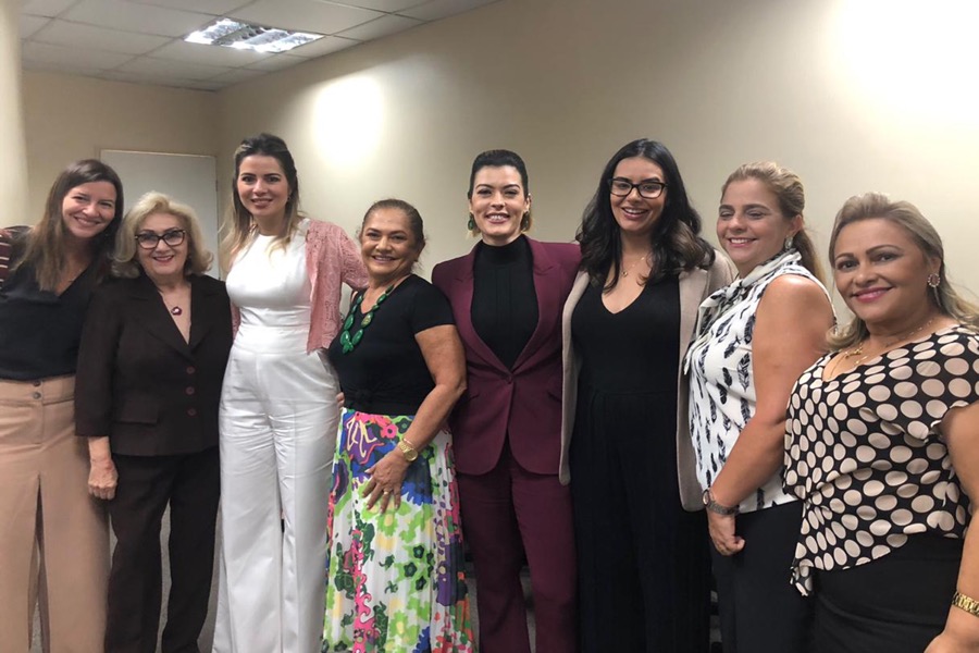 Sônia Fortaleza, presidente da APDMCE, participa de homenagem à primeira-dama do Estado e ressalta a importância do Mais Infância Ceará