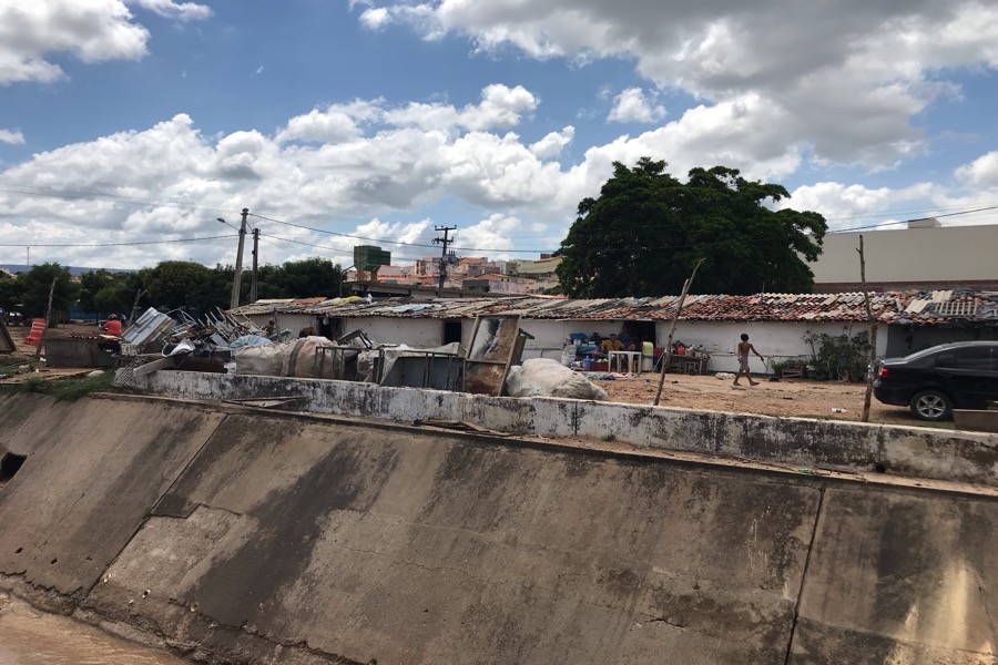 Prefeito Zé Aílton Brasil presta apoio às famílias atingidas pela enchente do Canal do Rio  Granjeiro