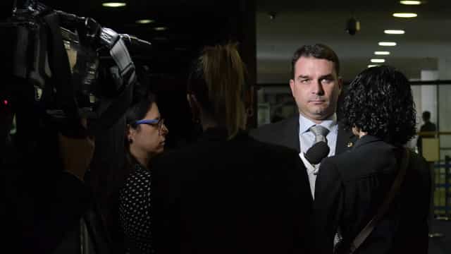 Flávio Bolsonaro propõe maioridade de 14 anos para crimes hediondos