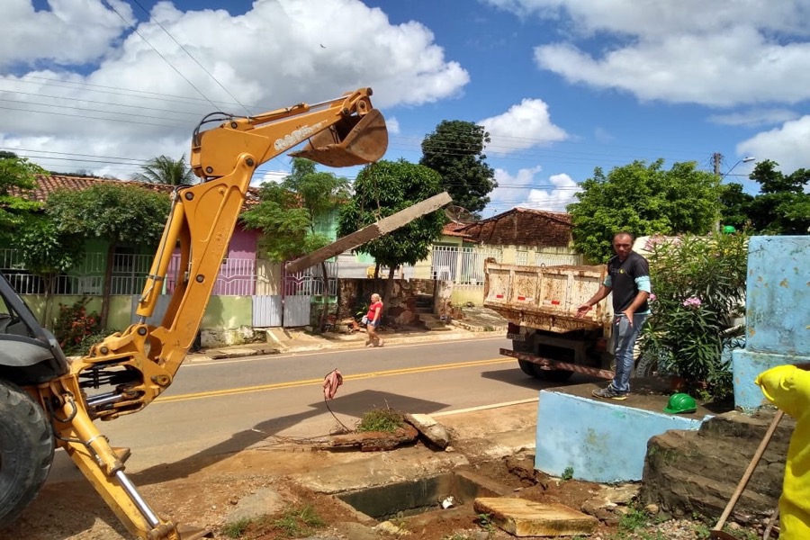 Secretaria de Infraestrutura realiza manutenção de ruas em diversas localidades do Crato