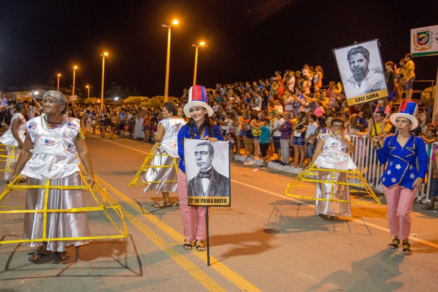 Em Várzea Alegre, Império Cadenciando encanta com desfile criativo falando de temáticas sociais