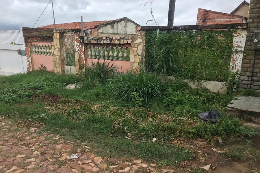 Casa abandonada gera preocupação a moradores em bairro no Crato-CE