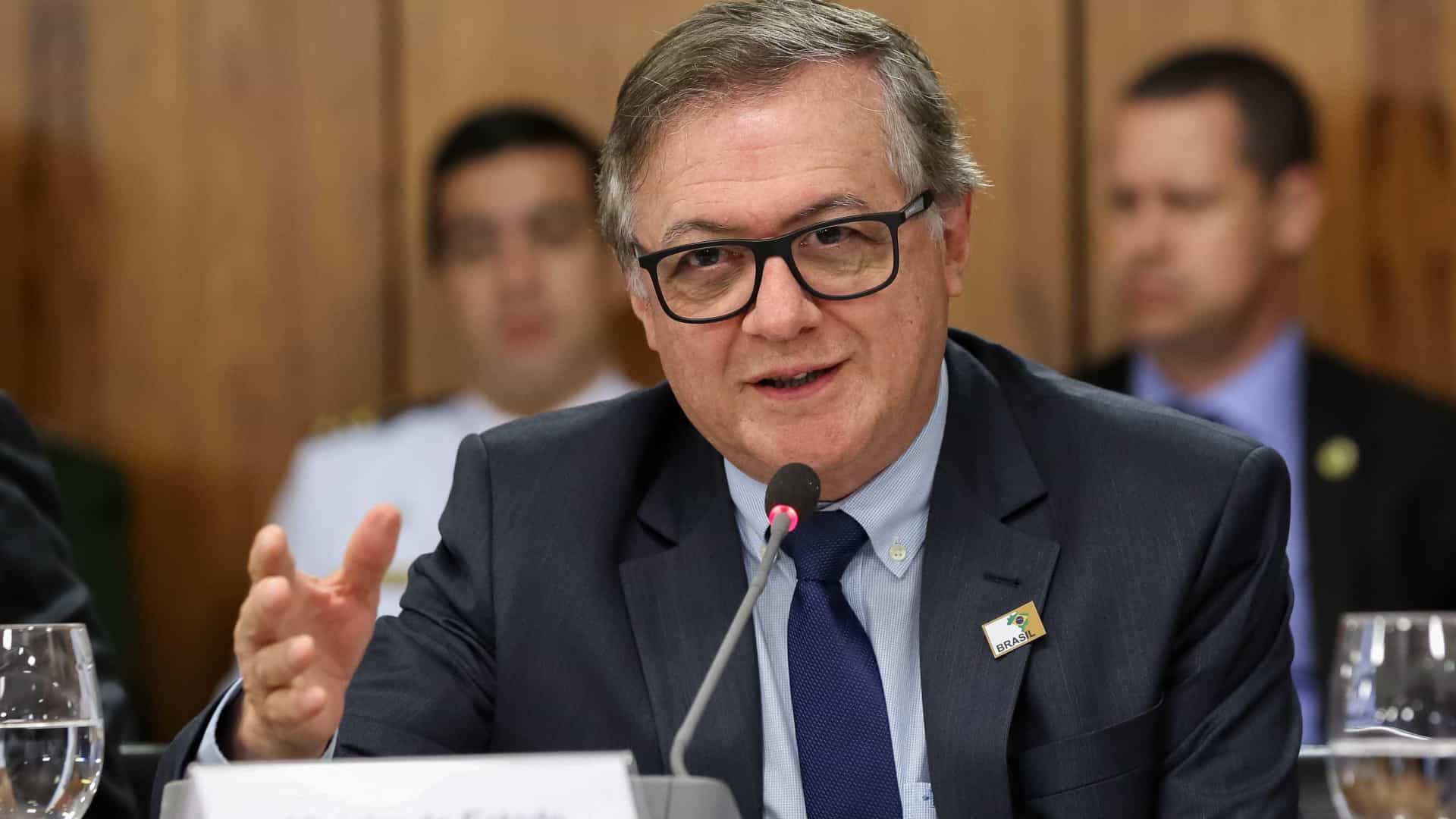 MEC define decreto de alfabetização; atrasos atingem avaliação e livros