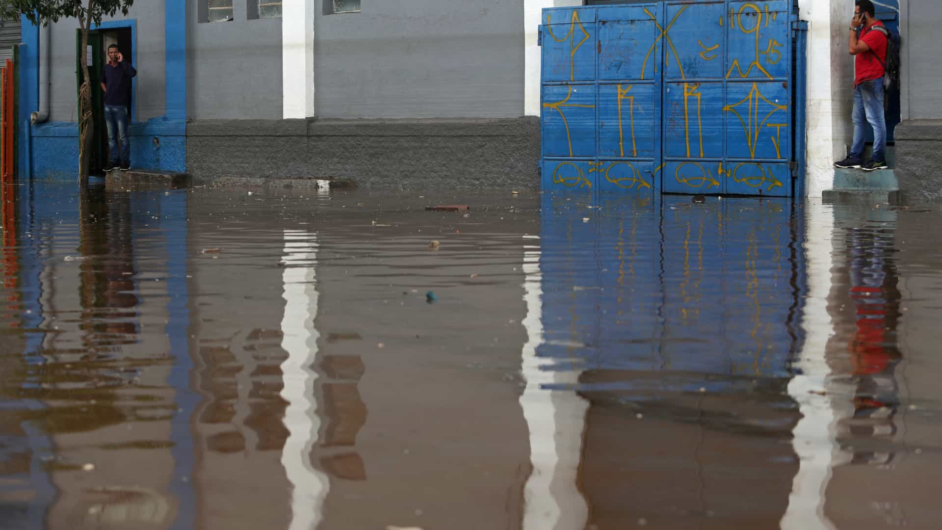 Mutirões ajudam atingidos pela chuva em São Paulo