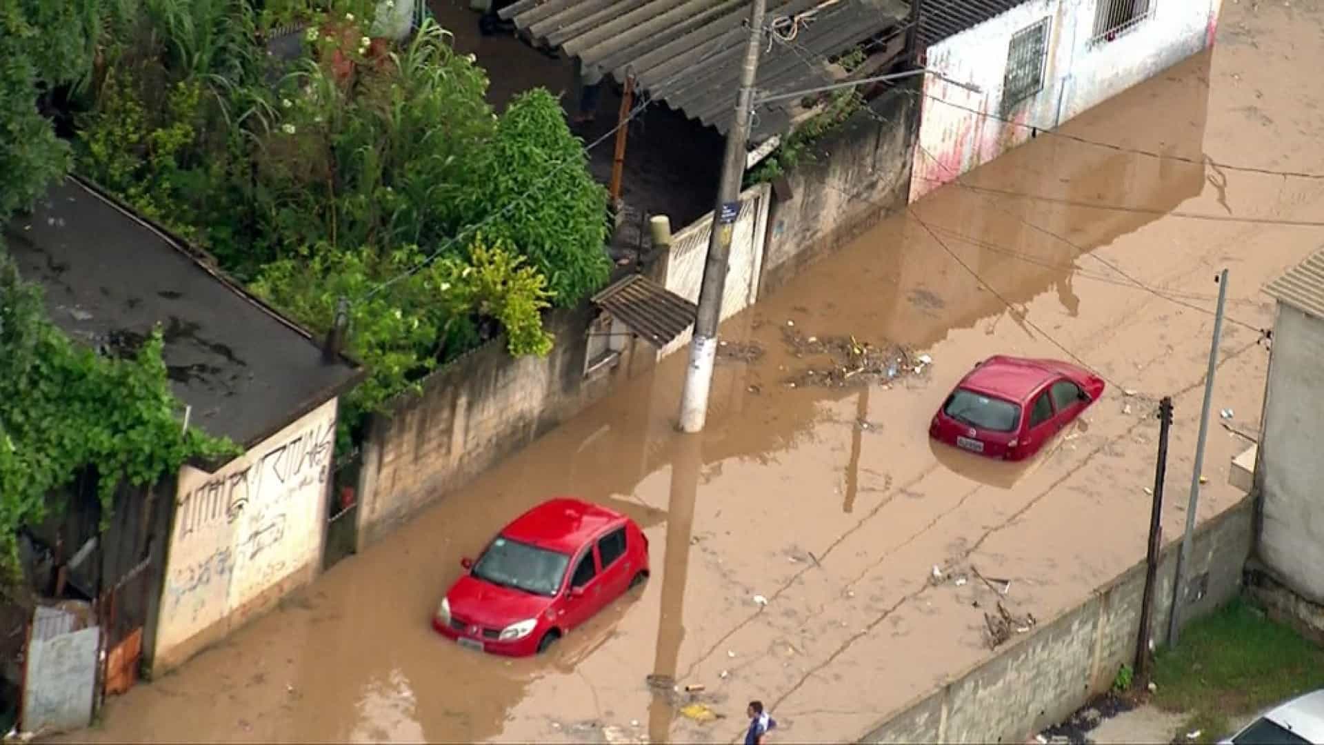 SP tem desabamentos, enchentes e afogamento durante temporal
