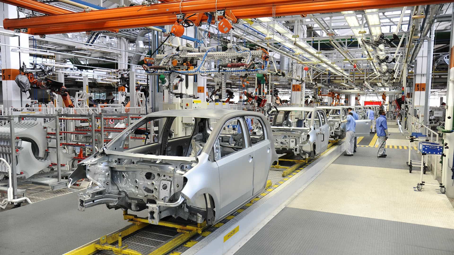 Produção industrial cai 0,8% e começa em ritmo abaixo ao do ano passado