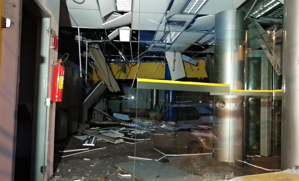 Bandidos explodem agência do Banco do Brasil, no Anil, em São Luís