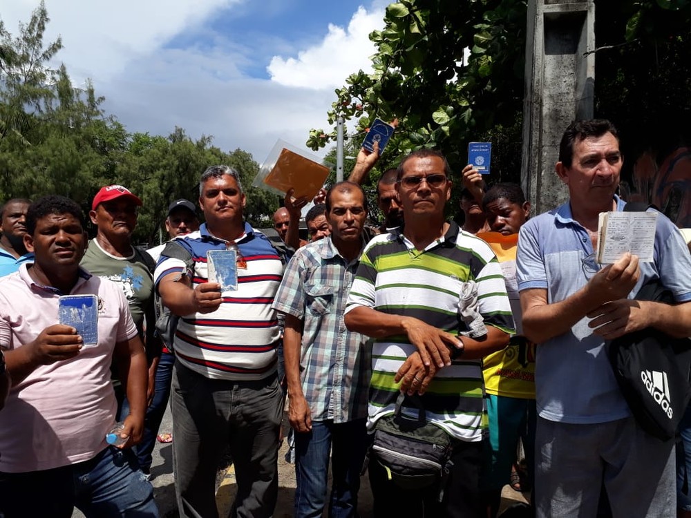 Cais José Estelita: demolição de armazéns atrai manifestantes e pessoas em busca de emprego