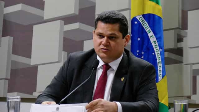 Senadores já falam em impeachment de Toffoli e Moraes