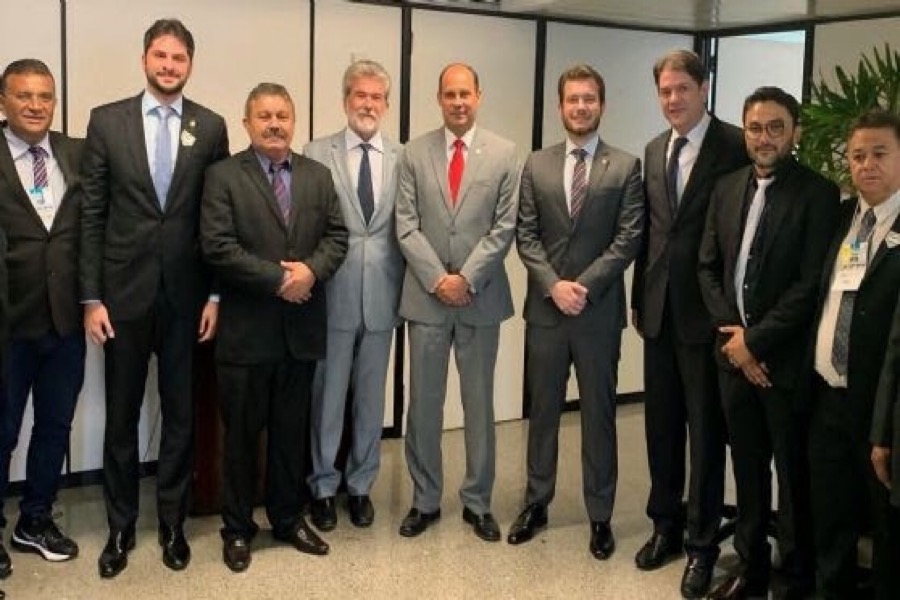 Prefeito Arnon Bezerra se reúne com presidente da ANAC e líderes em Brasília para solucionar problema dos voos