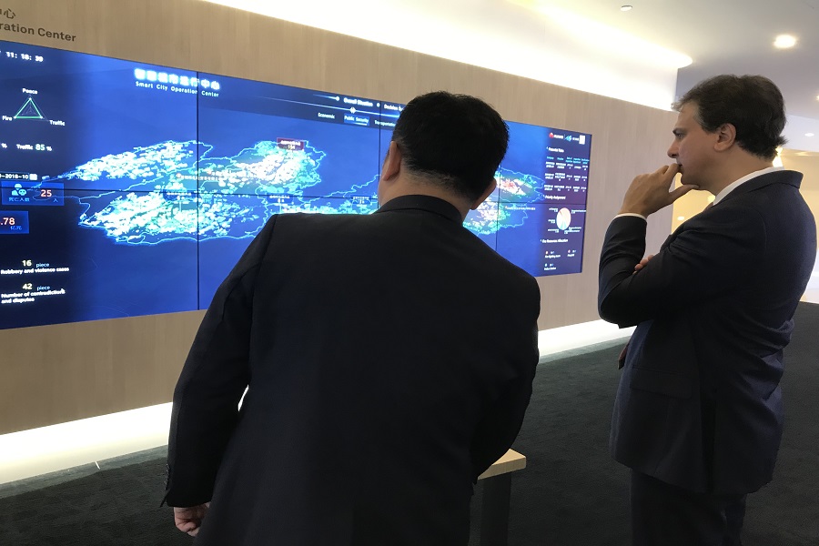 Governador do Ceará tem encontro com empresa líder mundial de tecnologia