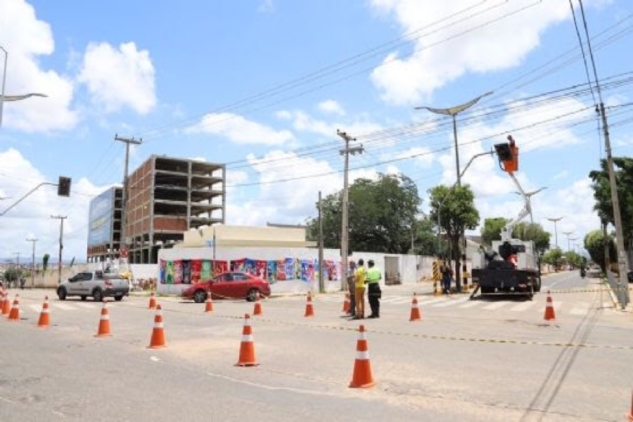 Demutran de Juazeiro do Norte implementa tecnologia de sinal amarelo intermitente em cruzamento