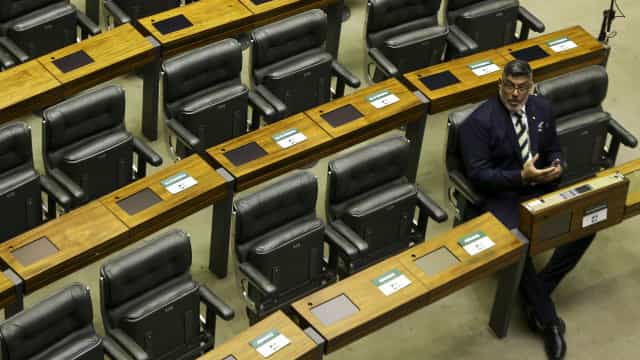 Frota articula com partidos campanha para queda de líder do governo