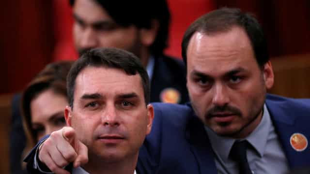 Comunicação põe ministro sob ataques