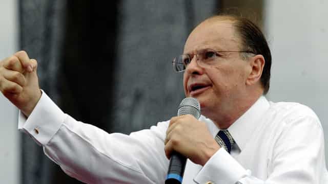 Bolsonaro diz que vai manter passaporte diplomático de Edir Macedo