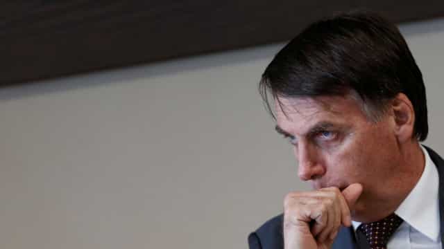 Menina se recusa a cumprimentar Bolsonaro durante cerimônia de Páscoa