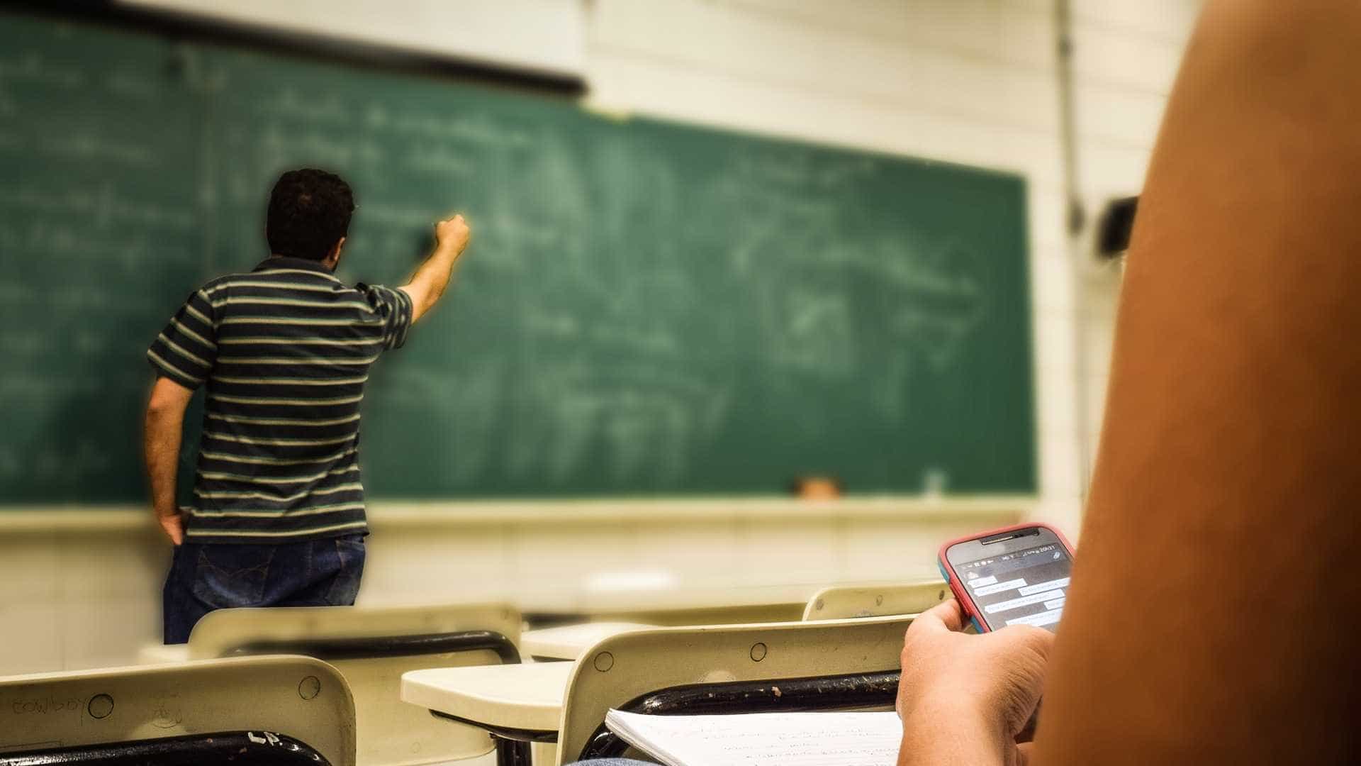 Secretário defende mudanças no sistema de aposentadoria dos professores